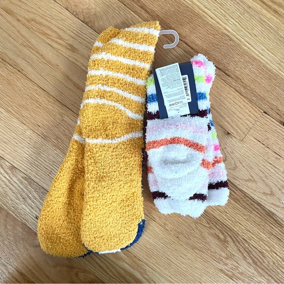 Bundle of 2 Pairs of Cozy Socks NWT - Picture 2 of 6